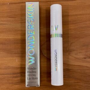 NWT WONDERSKIN Wonder Blading All-Day Lip Stain - HAYLEY - Rich Neutral Red